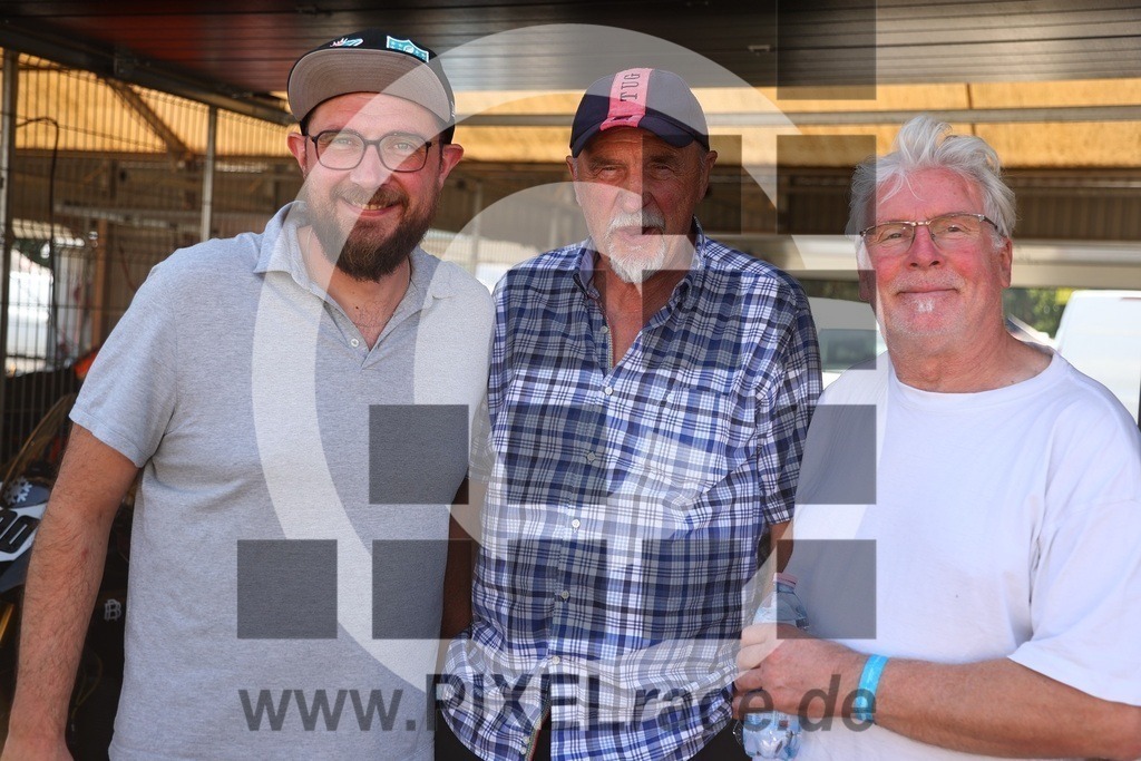 teams-20240905_04781 | Schöne Erinnerungen an spannende Momente - das festzuhalten ist unser Job. PIXELrace.de ist seit 2003 auf den Rennstrecken Europas unterwegs um die Action draußen beim Fahren und die wunderbare Stimmung imm Fahrerlager für euch einzufangen.