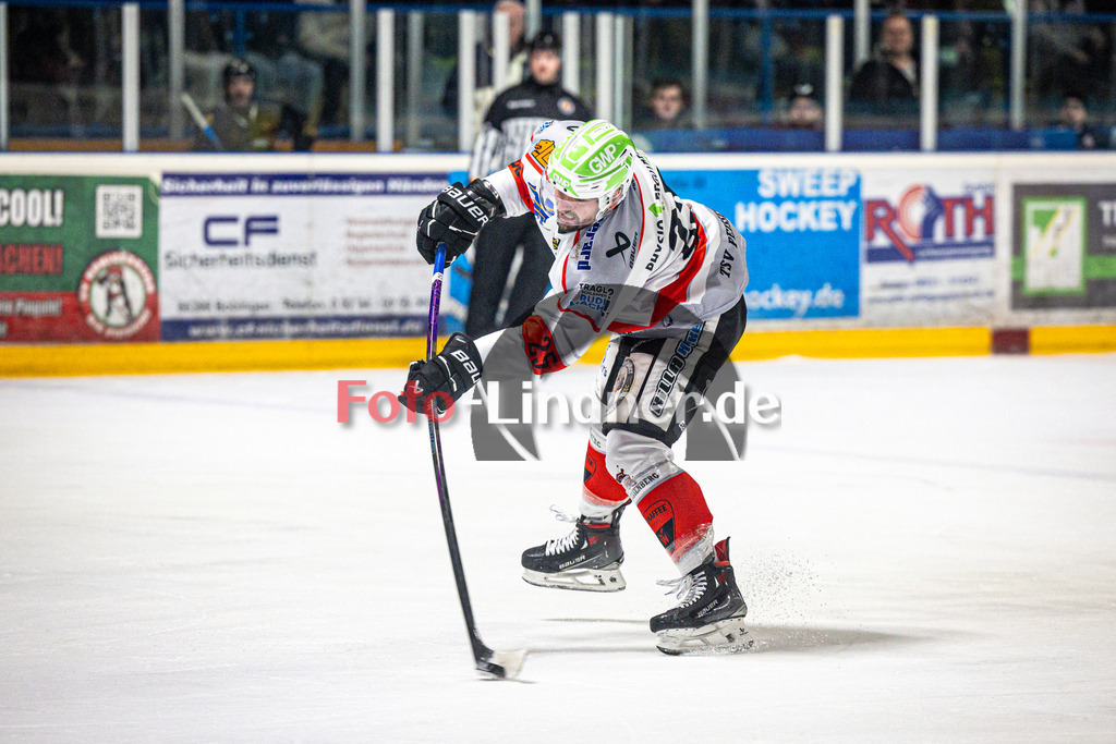 EHC Königsbrunn PINGUINE gegen TSV Peißenberg MINERS | Eishockey Bayernliga Herren Playoffs Viertelfinale 2024/25 - Spiel 1 von 7, EHC Königsbrunn PINGUINE gegen TSV Peißenberg MINERS, 20250207,Schuss Marius KLEIN (MINERS 25), Freisteller,2025-02-07 in Peißenberg (Eisstadion Peißenberg)Marius KLEIN (MINERS 25)Copyright: WolfgangxLindner foto-lindner.de