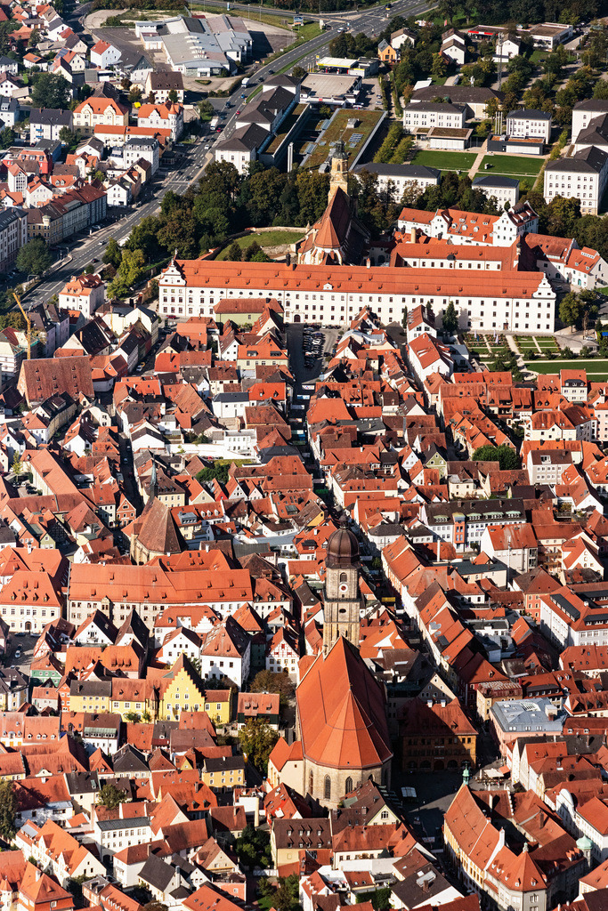 dr__0018509.jpg | AMBERG 11.09.2018 Stadtansicht des Innenstadtbereiches mit der Basilika St. Martin in Amberg im Bundesland Bayern, Deutschland. // Down town area with of Basilika St. Martin in Amberg in the state Bavaria, Germany. Foto: Daniel Reiter