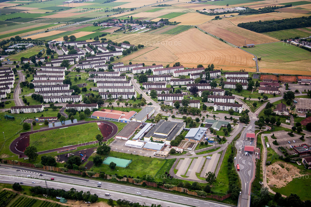 Luftbild: Flüchtlingsheim- und Asylunterkunfts- Gebäude Erstaufnahmeeinrichtung des Landes Baden-Württemberg im Ortsteil Patrick-Henry-Village im Ortsteil Patrick Henry Village in Heidelberg im Bundesland Baden-Württemberg in Deutschland. Foto: IMG_090883.jpg vom 04.07.2016 durch Werner Riehm/FLY-FOTO.de