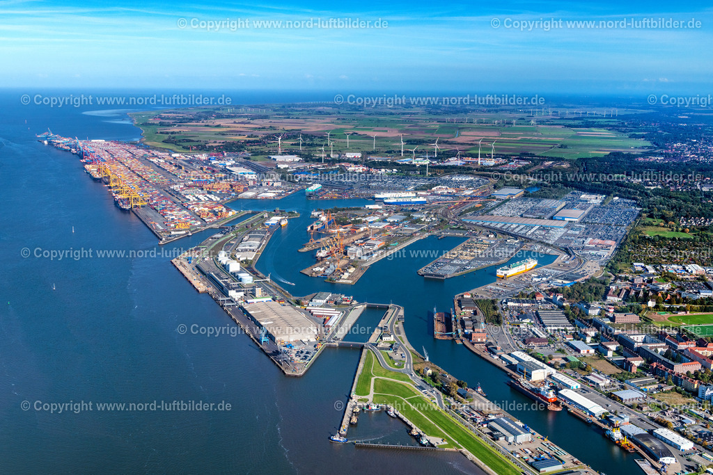 Bremerhaven_Hafen_ELS_6006091022 | BREMERHAVEN 09.10.2022 Containerterminal im Containerhafen des Überseehafen in Bremerhaven im Bundesland Bremen, Deutschland. // Container Terminal in the port of the international port in Bremerhaven in the state Bremen, Germany. Foto: Martin Elsen