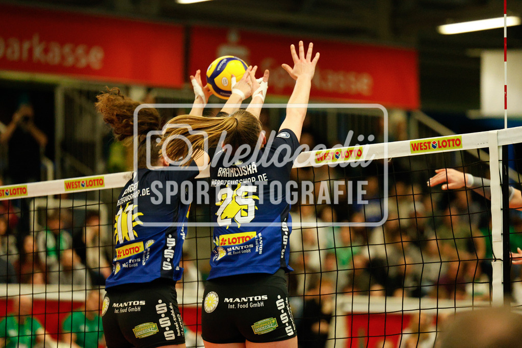 Volleyball I Frauen I Saison 2025-2026 I Bundesliga I 17. Spieltag I USC Münster - VfB Suhl LOTTO Thüringen I 07.02.2026-22 | Laura Berger (11, VfB Suhl LOTTO Thüringen) Monika Brancuská (25, VfB Suhl LOTTO Thüringen) - Realisiert mit Pictrs.com