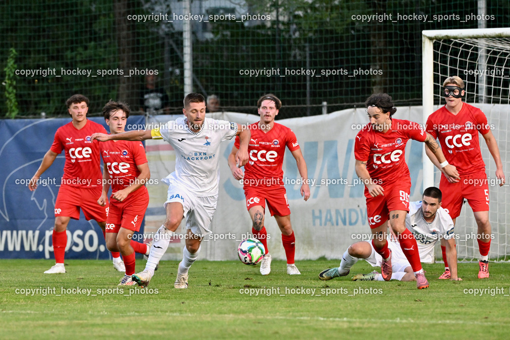 SAK vs. SC St. Veit | #50 Davor Ponjavic SC St. Veit, #6 Julian Hufnagl SC St. Veit, #22 Leo Ejup SAK, #91 Raphael Kulterer SC St. Veit, #99 Nemanja Lukic SC St. Veit, #5 Fabian Dörflinger SC St. Veit, SAK vs. SC St. Veit, SAK vs. SC St. Veit am 19.09.2025 in Klagenfurt (Sportpark Welzenegg), Austria, (Photo by Bernd Stefan)