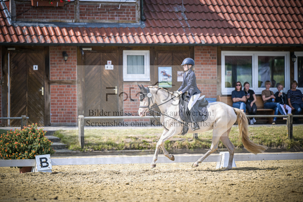 DOS_8946 | Entdecke hochwertige Reitturnierfotos von Foto Oger. Professionell, emotional und authentisch – jetzt Lieblingsmomente im Shop bestellen.Deutschlandweite Turnierfotografie. - Realisiert mit Pictrs.com