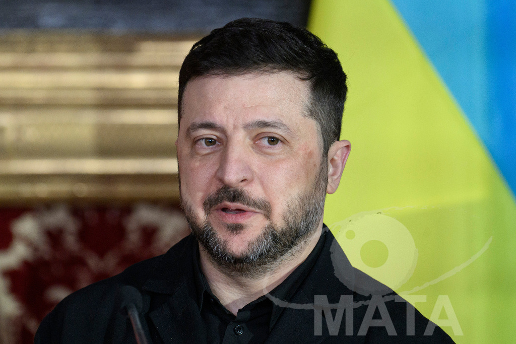 _DWA0383 | Politiker Wolodymyr Selenskyj, Präsident der Ukraine, iwährend eines Pressestatements in der Münchner Residenz vor der Verleihung des Ewald-von-Kleist-Preises.Der diesjährige Ewald-von-Kleist-Preis wird am Rande der Münchner Sicherheitskonferenz 2026 an das ukrainische Volk vergeben. München, 14.02.2026 Bayern Deutschland - Realized with Pictrs.com