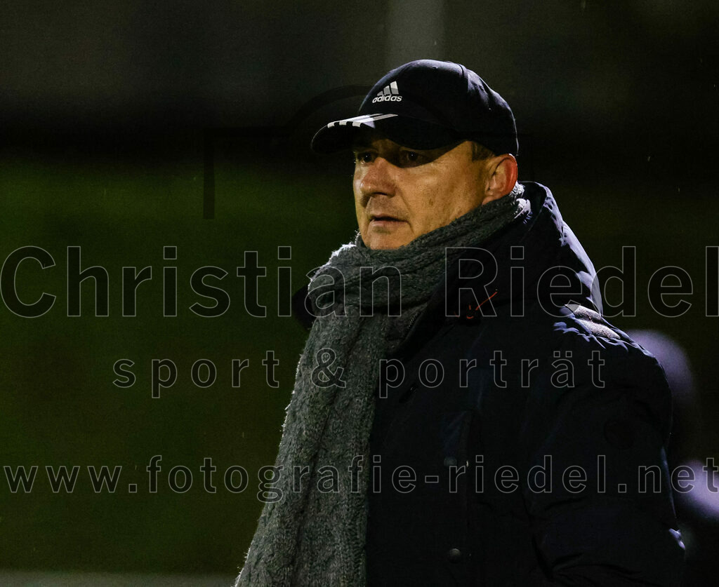 2023-11-03_015_FC_Schwaig_gegen_TuS_Holzkirchen | Oberding, Deutschland, 03.11.2023:
Fußball, Landesliga Südost 2023 / 2024, 19. Spieltag, FC Schwaig gegen TuS Holzkirchen, Endergebnis: 4:1

Trainer Thomas Seethaler (TuS Holzkirchen)

Foto: Christian Riedel / fotografie-riedel.net