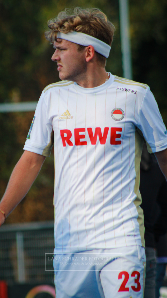 Rot - Weiß Köln - Crefelder HTC 08.10.22-42 | lanaschraderfotografie - Realisiert mit Pictrs.com