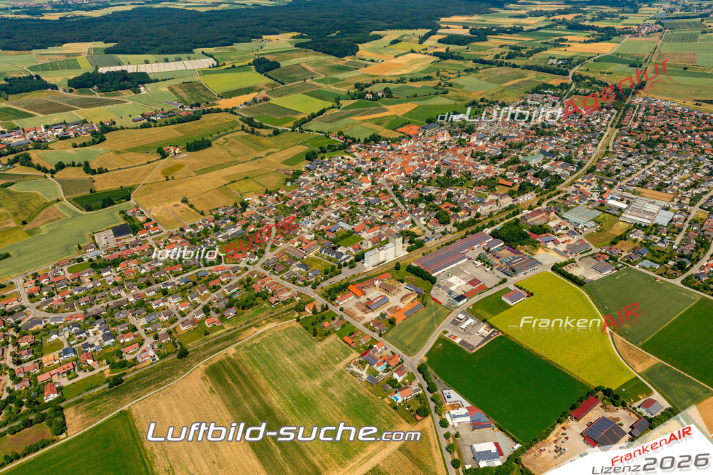 Das Luftbild zeigt :  Geiselhöring - Die Luftaufnahme wurde 2023 vom UL-Flugzeug aus erstellt ( keine Drohne ) - Hochauflösende Luftaufnahme - Für grossformatige Ausdrucke geeignet. Die Geschenkidee !Mit Lizenz und Bildrechte bestellbar