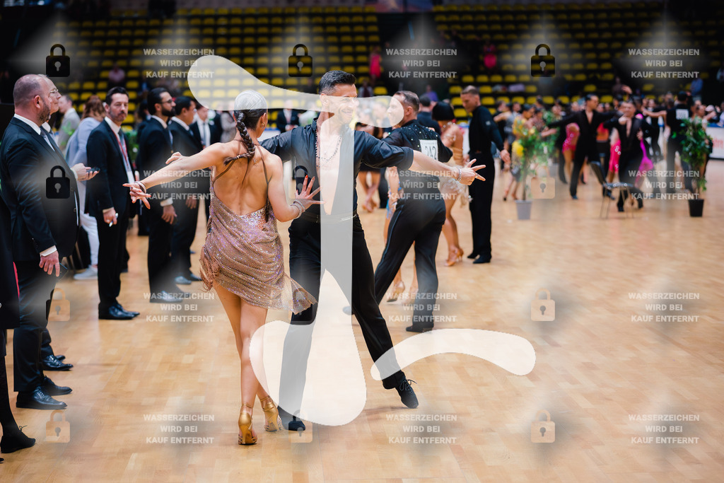 Hessen Tanzt WDSF Open Senior I Latin 9th (210) Dominik Häring _ Isabella Rögner (Gelb-Schwarz-Casino München)-2025-05-17-1896 | Webshop for digital downloads and prints of dance sport, event & show photographer Julian Link - Realisiert mit Pictrs.com