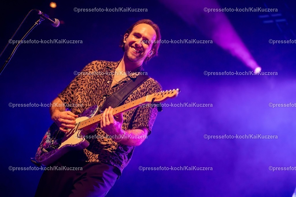 KKU25012501142 | 25.01.2025, xkkux, Düsseldorf, Karnevalsveranstaltung - Die Lachende in der Mitsubishi Electric HALLE. Die Band Cat Ballou performt bei ihrem Auftritt. Im Bild Yannick Richter