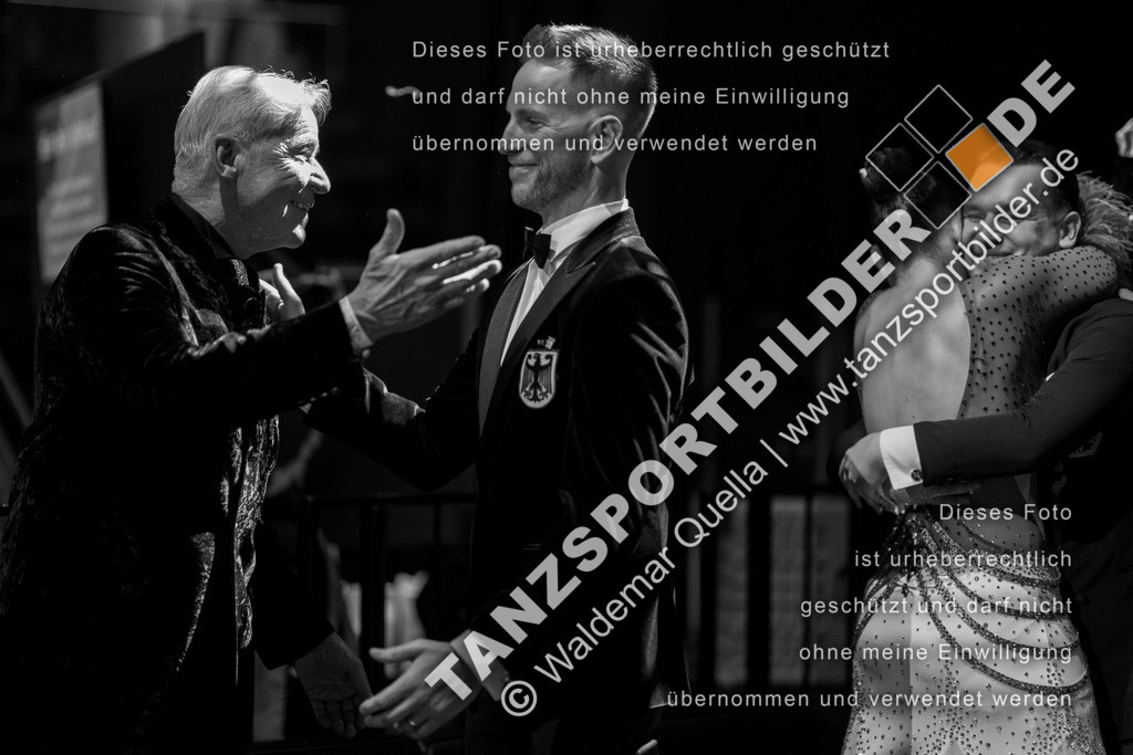 20251206-05548 | Hier finden Sie Tanz Bilder vom Latein und Standard Formationen tanzen. Sportbilder vom Tanzsport. Schöne Fotos und von Weltmeisterschaft, Europameisterschaft, Bundesliga, Regionalliga, Oberliga und Landesliga sowie von GOC Stuttgart, DanceComp, WM Bremen