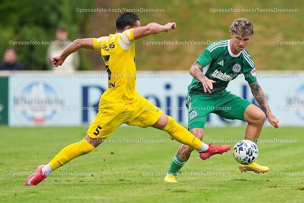 xYDR16072501087 | 16.07.2025, xydrx, Fußball, VFB Homberg - MSV Duisburg, Testspiel, PCC-Stadion: Younes Mouadden (VFB Homberg #5) im Zweikampf gegen Niklas Jessen (MSV Duisburg #20)