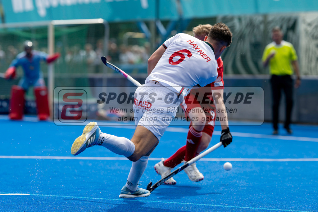 Final4_20250601-1530-Z82_9349 | Krefeld, Deutschland, 01.06.2025:  Feldhockey Final4 2025 – „Deutsche Feldhockey-Meisterschaften 2025“ Crefelder HTC - Rot-Weiss Köln (Finale Herren) im Gerd-Wellen-Hockeyanlage am 01.06.2025 in Krefeld, Deutschland. (Foto von Kramhöller/Fehrmann/Kaste)Krefeld, Germany, 01.06.2025: Feldhockey Final4 2025 – „Deutsche Feldhockey-Meisterschaften 2025“ Harvestehuder HTC - Düsseldorfer HC (Finale Damen) in Gerd-Wellen-Hockeyanlage at 01.06.2025 in Krefeld, Deutschland. (Foto from Kramhöller/Fehrmann/Kaste)
