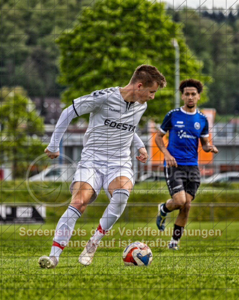 20250426_163836_0379-Bearbeitet | #, SGM 1.FC Donzdorf/Reichenbach (weiß) vs. SGM FV 08 Unterkochen (blau), Fussball, A-Junioren Regionenstaffel Mitte 3 - WfV, Saison 2024/2025, Rasenplatz, Lautertal Stadion, Süßener Straße 16, 73072 Donzdorf, 26.04.2025 - 16:00 Uhr,Foto: PhotoPeet-Sportfotografie/Peter Harich