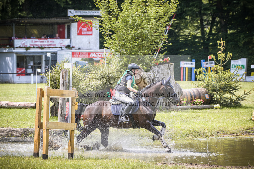 DOS_7076 | Entdecke hochwertige Reitturnierfotos von Foto Oger. Professionell, emotional und authentisch – jetzt Lieblingsmomente im Shop bestellen. - Realisiert mit Pictrs.com