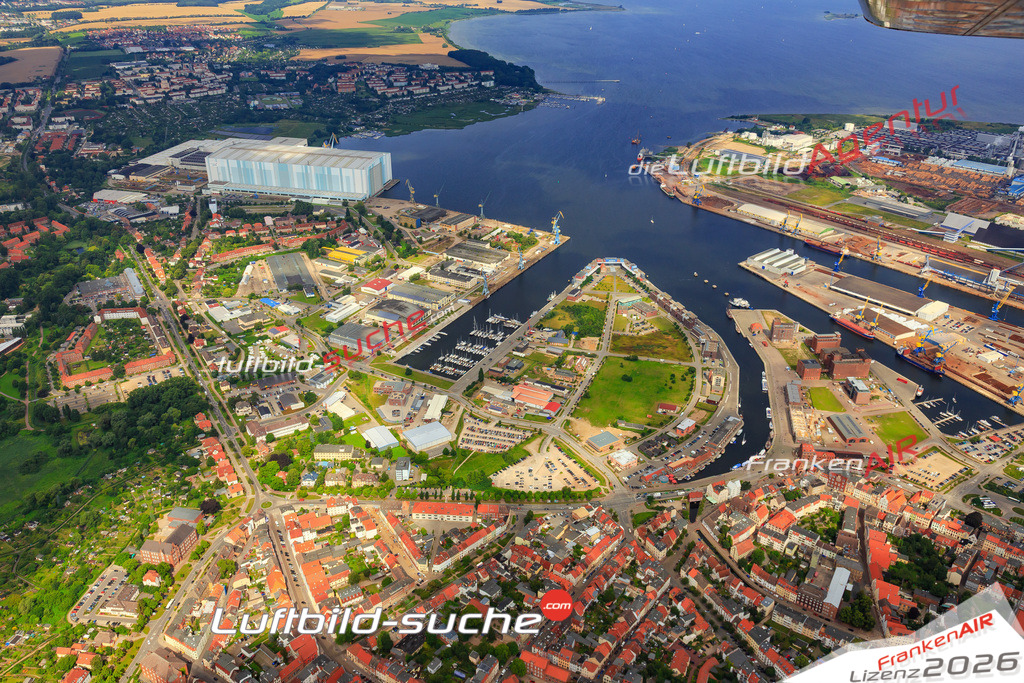 Die Luftaufnahme der Stadt Wismar wurde vom UL-Flugzeug heraus erstellt ( keine Drohne )- hohe Auflösung für beste Qualität