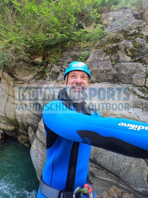 GOPR4472 | Bestelle die Bilder deines Berg- oder Wasser-Abenteuers mit Mountain Sports bequem von zu Hause aus direkt über unseren Online Fotoshop von pictrs.com. - Realisiert mit Pictrs.com