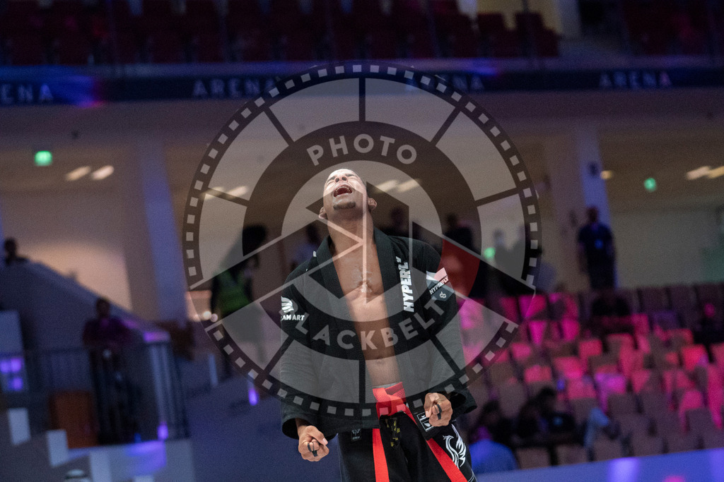 20231109PBB6814 | Fighters compete during the AJP World Professional Championship in the Mubadala Arena in Abu Dhabi, Arab United Emirates, on November 9, 2023.