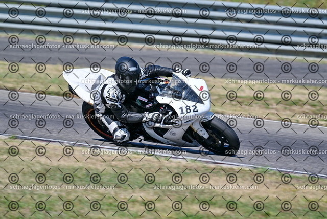 26bt04-0095 | markuskiefer.com - Realisiert mit Pictrs.com