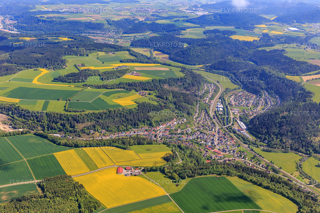 Luftbild: Ortsansicht von Süden in Epfendorf im Bundesland Baden-Württemberg in Deutschland. Foto: IMG_114520.jpg vom 30.05.2019 durch Werner Riehm/FLY-FOTO.de