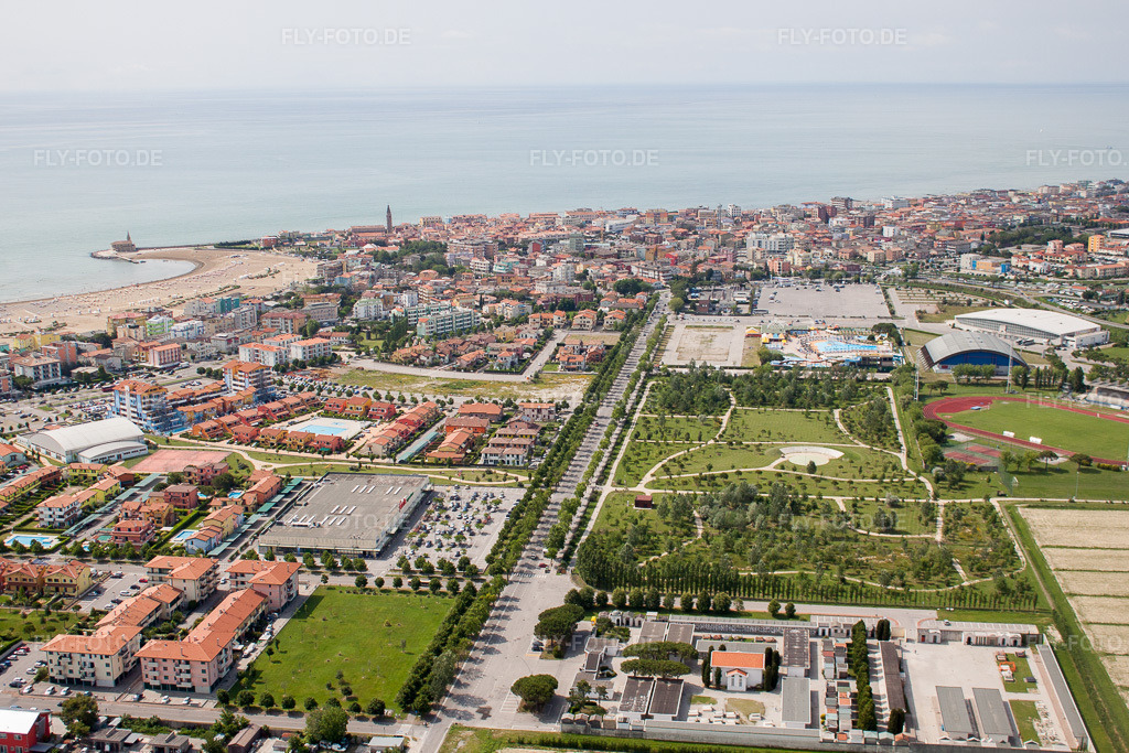 Luftbild: Sandstrand- Landschaft an der Caorle in Veneto in Caorle im Bundesland Metropolitanstadt Venedig in Italien. Foto: IMG_50273.jpg vom 07.06.2012 durch Werner Riehm/FLY-FOTO.de