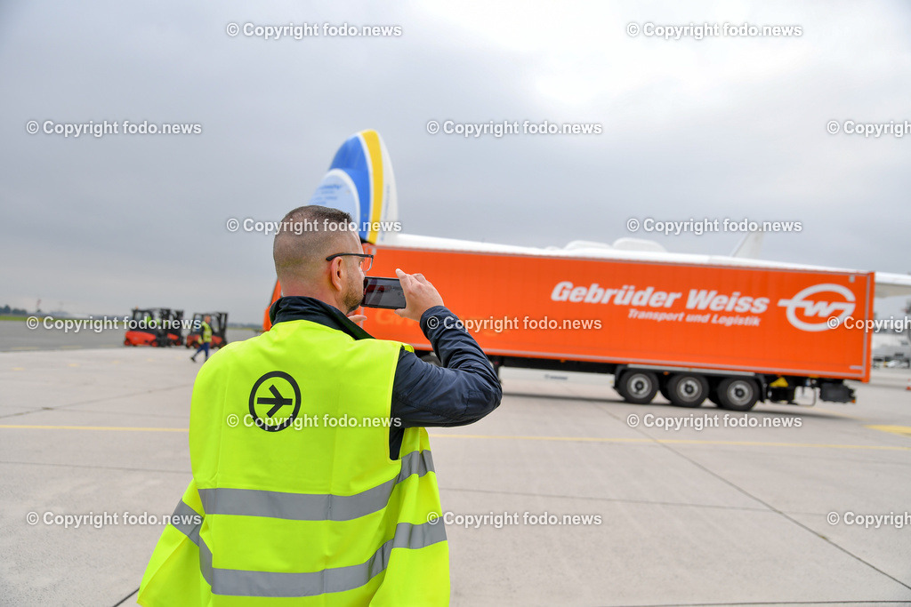 Flughafen Linz Hoersching_ Landung Antonov AN 225_ 05.10.2021-39 | 05.10.2021, Linz Hörsching, AUT, Flughafen Linz, Linz Airport, Landung Antonov 225, im Bild Antonov 225 - größtes und schwerstes Transportflugzeug der Welt zu Gast in Linz, Vertreter Gebrüder Weiss (Auftraggeber)