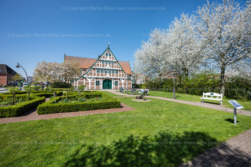 Altes Land Jork Rathaus_Kirschblüte_ELS_0035230423 | Fotos aus den Touristenorten aus Norddeutschland. - Realisiert mit Pictrs.com