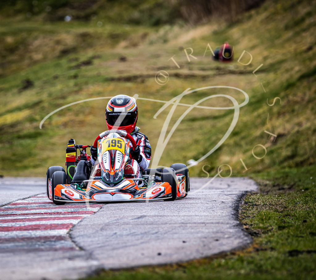 f61cd0f8649c49c48751910c66ea791a | traudl_s_fotos