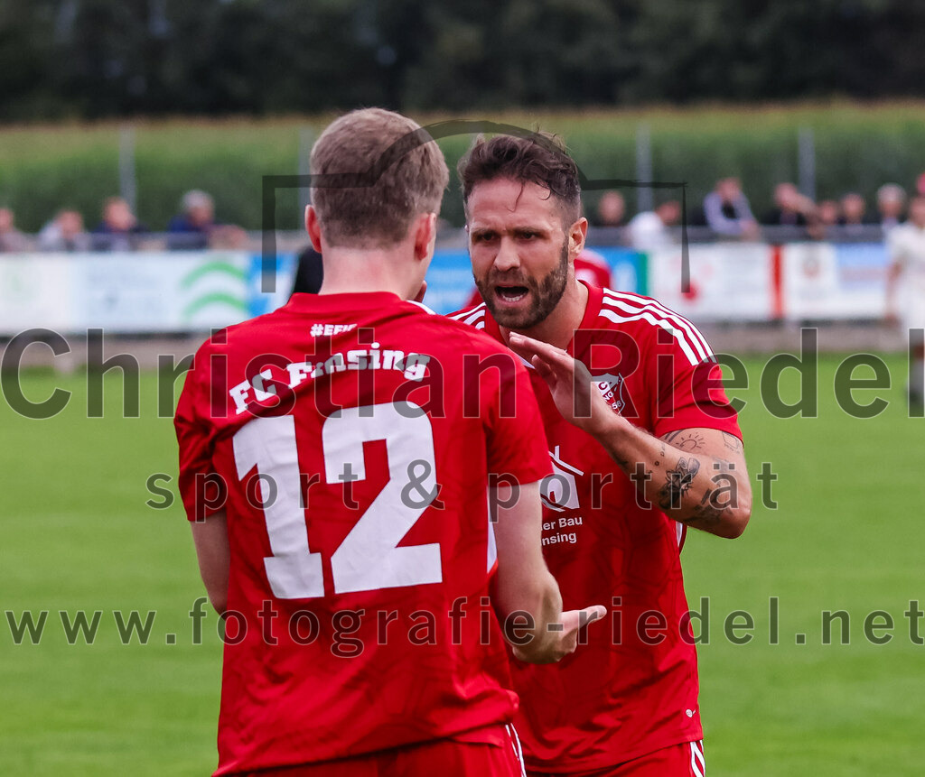 2023-08-04_001_SV_Walpertskirchen_gegen_FC_Finsing | Walpertskirchen, Deutschland, 04.08.2023:
Fußball, Kreisliga 2023 / 2024, 2. Spieltag, SV Walpertskirchen gegen FC Finsing, Endergebnis: 3:3

Jubel nach dem 1:2 durch Fabian Kövener (FC Finsing, #12)

Foto: Christian Riedel / fotografie-riedel.net