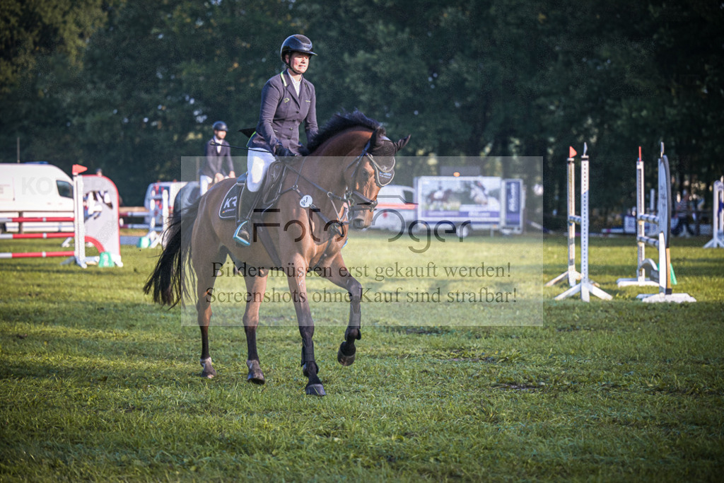 DOS_0093 | Entdecke hochwertige Reitturnierfotos von Foto Oger. Professionell, emotional und authentisch – jetzt Lieblingsmomente im Shop bestellen.Deutschlandweite Turnierfotografie. - Realisiert mit Pictrs.com