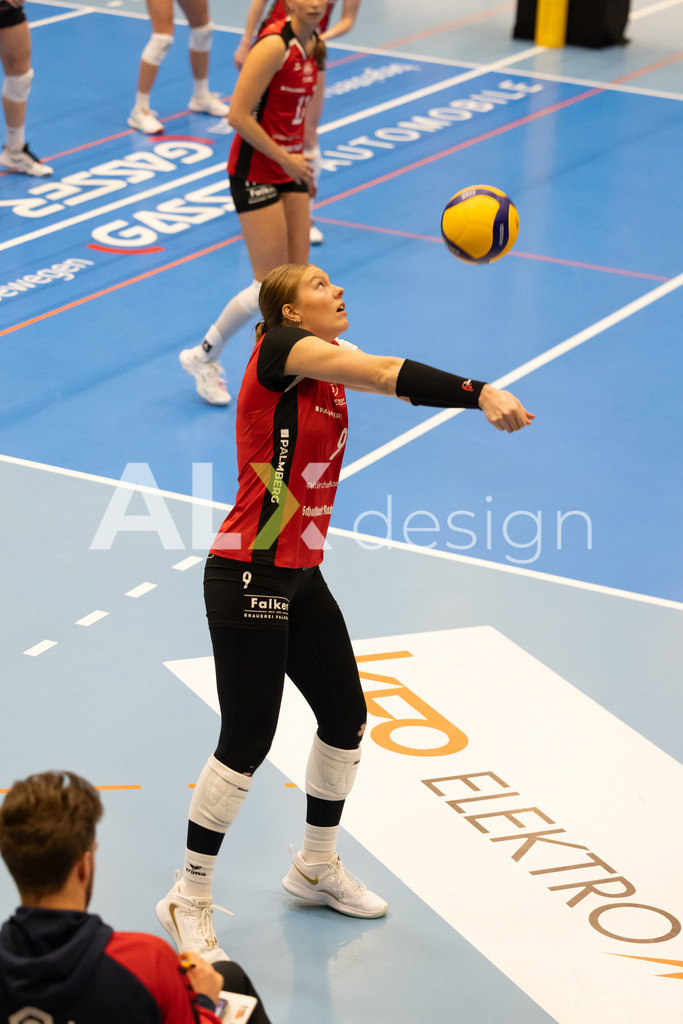 Volleyball I Frauen I Saison 2025-2026 I CEV Volleyball Challenge Cup 2026 | Women I 16th Finals I VC Kanti Schaffhausen - TJ Ostrava I 03.12.2025 | VC Kanti Schaffhausen - 9 Jordan Lockwood (USA) – Diagonal - Realisiert mit Pictrs.com