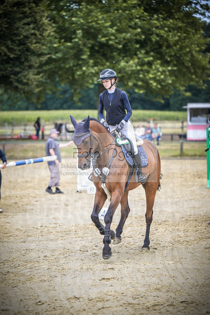 DOS_9855 | Entdecke hochwertige Reitturnierfotos von Foto Oger. Professionell, emotional und authentisch – jetzt Lieblingsmomente im Shop bestellen.Deutschlandweite Turnierfotografie. - Realisiert mit Pictrs.com