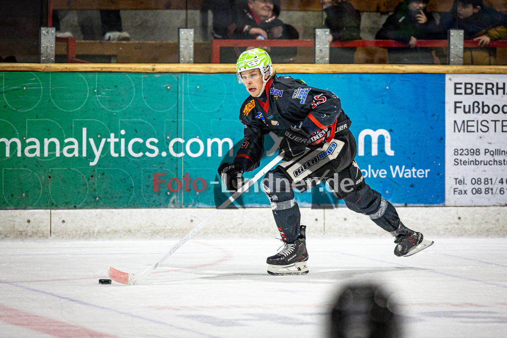 Peißenberg MINERS gegen ERSC Amberg | Eishockey Bayernliga 2025/26 Vorrunde 18. Spieltag, Peißenberg MINERS gegen ERSC Amberg, 20251212,Ryan MURPHY (MINERS 15) in Aktion, Freisteller,2025-12-12 in Peißenberg (flatbuy Arena Peißenberg), Ryan MURPHY (MINERS 15)Copyright: WolfgangxLindner www.foto-lindner.de