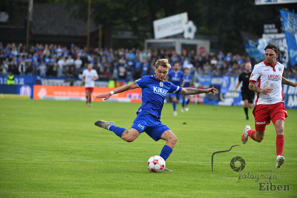 SV Meppen-VfB Lübeck | Herren Regionalliga Nord; SV Meppen (blau)-VfB Lübeck (weiß) am 01.08.2025 in Meppen (Hänsch-Arena), Photo: Philip Eiben 2025 - Realisiert mit Pictrs.com