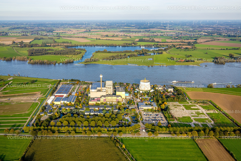 Kalkar241014371 | Luftbild, Kalkar Wunderland, Energy Factory am Fluss Rhein, Familienpark mit Events wie Achterbahn und Wildwasserbahn und Fahrgeschäften, Hotel, Kongresszentrum, Gastronomie, Hönnepel, Kalkar, Niederrhein, Nordrhein-Westfalen, Deutschland