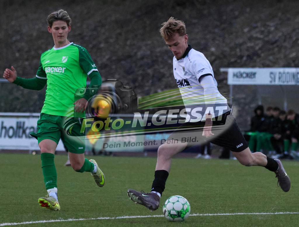 SV Rödinghausen - SC Preußen Münster | Auf dem Bild zu sehen: grün SV Rödinghausen: Mattes Schramm ; weiß SC Preußen Münster: Finn NoackSV Rödinghausen, SC Preußen Münster, Saison 25/26, A-Jugend Westfalenpokal, Achtelfinale, U19, Deutschland - Realisiert mit Pictrs.com