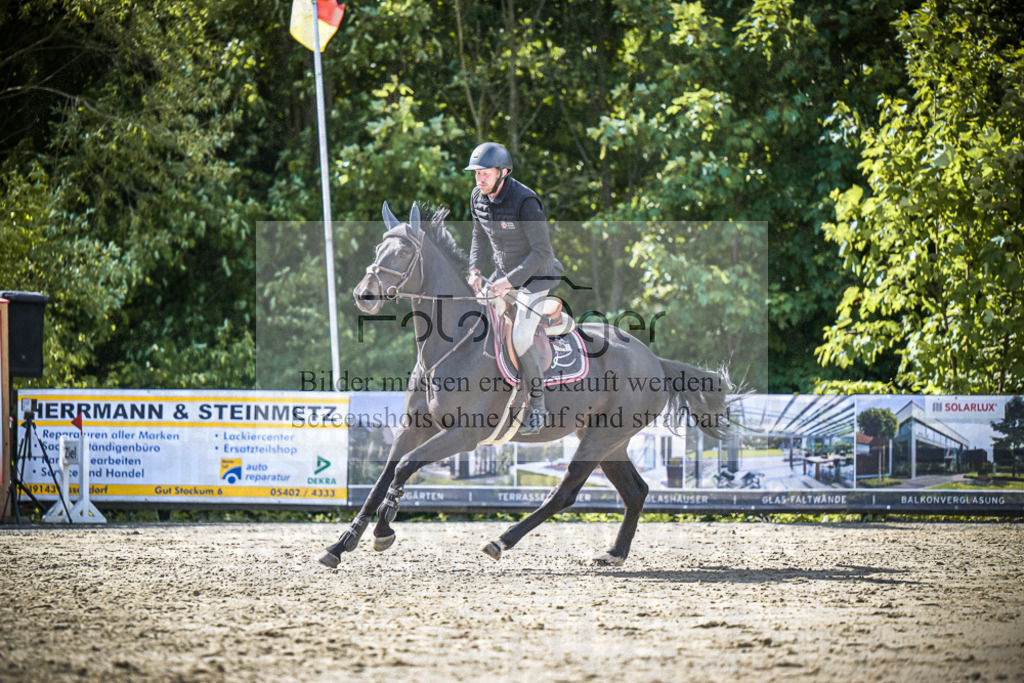 DOS_9296 | Entdecke hochwertige Reitturnierfotos von Foto Oger. Professionell, emotional und authentisch – jetzt Lieblingsmomente im Shop bestellen.Deutschlandweite Turnierfotografie. - Realisiert mit Pictrs.com