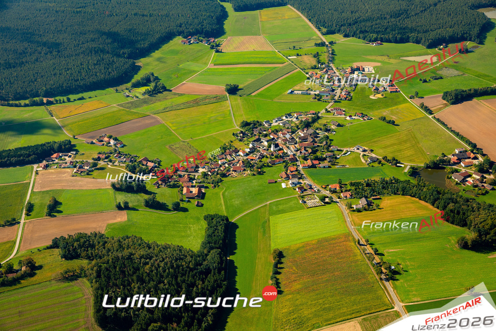Das Luftbild zeigt : Fronau Roding - Die Luftaufnahme wurde 2023 vom UL-Flugzeug aus erstellt ( keine Drohne ) - Hochauflösende Luftaufnahme - Für grossformatige Ausdrucke geeignet. Die Geschenkidee !Mit Lizenz und Bildrechte bestellbar