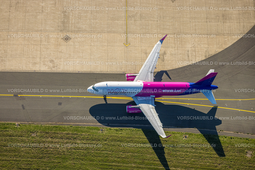 Dortmund220900480Flughafen | Luftbild, Flugzeug der wizzair am Flughafen Dortmund Airport, Wickede, Dortmund, Ruhrgebiet, Nordrhein-Westfalen, Deutschland