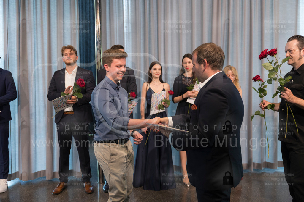 FeusiDiplomfeier_R6OO3020 | Brigitte Münger / bmsportphotography - Realisiert mit Pictrs.com