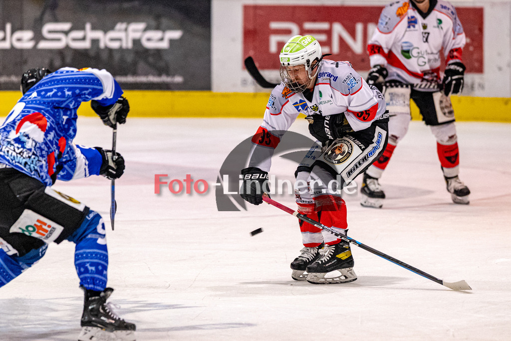 HC Landsberg Riverkings vs TSV Peißenberg Miners | Eishockey Bayernliga 2023/2024, HC Landsberg Riverkings vs TSV Peißenberg Miners, 20231217,
Block von Moritz BIRKNER (Miners 95),
2023-12-17 in Landsberg (Eisstadion)
95 Moritz BIRKNER (Miners 95)
Copyright: WolfgangxLindner foto-lindner.de