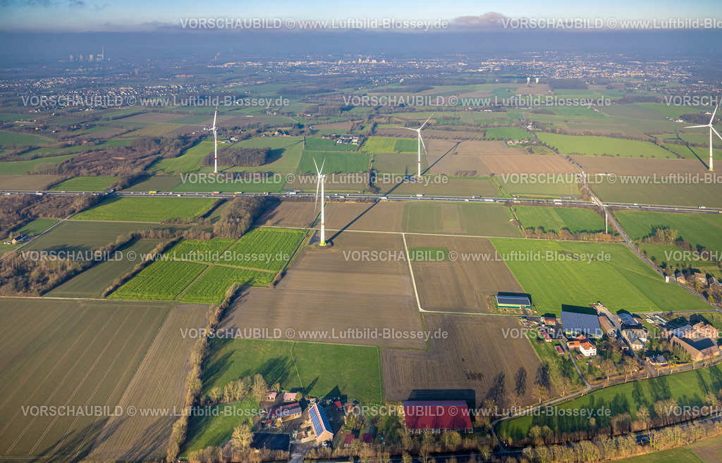 Hamm241200058 | Luftbild, Wohnsiedlung Ortsteil Freiske und Windräder Windenergieanlagen an der Autobahn A2 mit LKW Verkehr, Blick nach Hamm, Stadtbezirk Rhynern, Hamm, Ruhrgebiet, Nordrhein-Westfalen, Deutschland