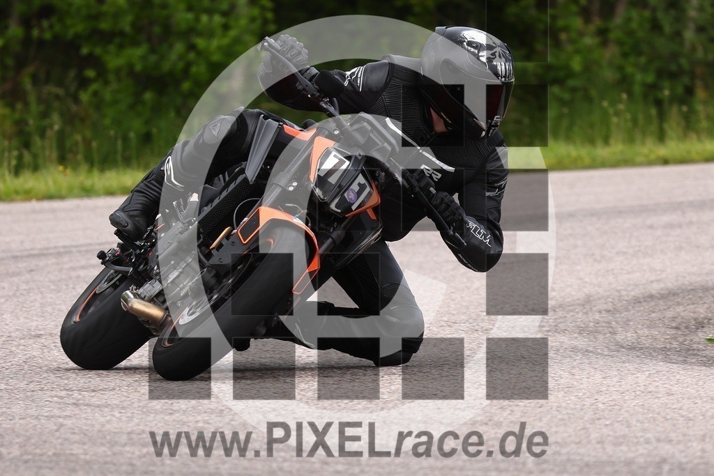 0071-20240531_01145 | Schöne Erinnerungen an spannende Momente - das festzuhalten ist unser Job. PIXELrace.de ist seit 2003 auf den Rennstrecken Europas unterwegs um die Action draußen beim Fahren und die wunderbare Stimmung imm Fahrerlager für euch einzufangen.