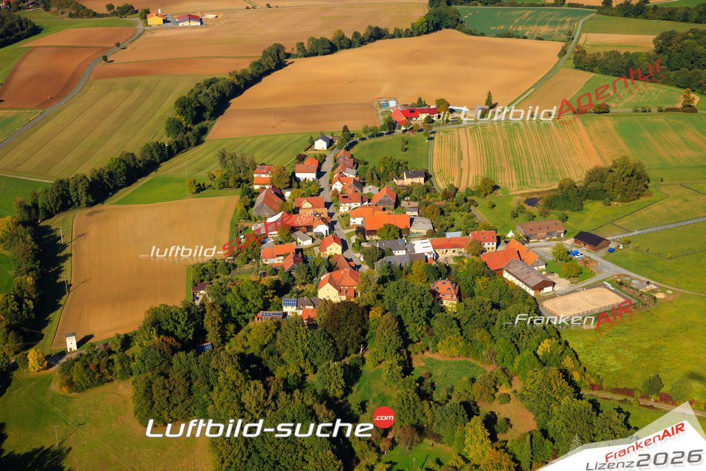Die Luftaufnahme Hain - Küps wurde vom UL-Flugzeug (keine Drohne) aus fotografiert.Hohe Druck- Auflösung-die Geschenkidee!