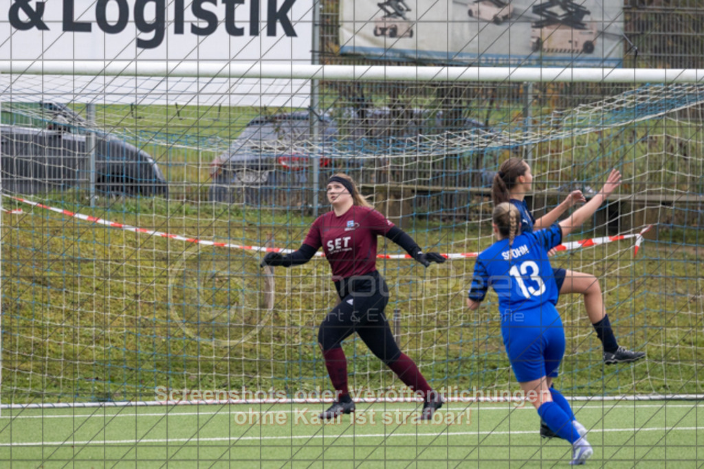 20251109_112022_0235 | #,TSV Eschenbach (blau) vs. ASV Eislingen (dunkelblau), Fussball, Frauen-Quali Bezirksliga - Bezirk Neckar/Fils, 08. Spieltag, Saison 2025/2026, Kunstrasenplatz, Schlater Straße, 73107 Eschenbach, 09.11.2025 - 11:00 Uhr,Foto: PhotoPeet-Sportfotografie/Peter Harich