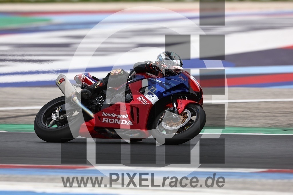 0271-20240329_00607 | Schöne Erinnerungen an spannende Momente - das festzuhalten ist unser Job. PIXELrace.de ist seit 2003 auf den Rennstrecken Europas unterwegs um die Action draußen beim Fahren und die wunderbare Stimmung imm Fahrerlager für euch einzufangen.