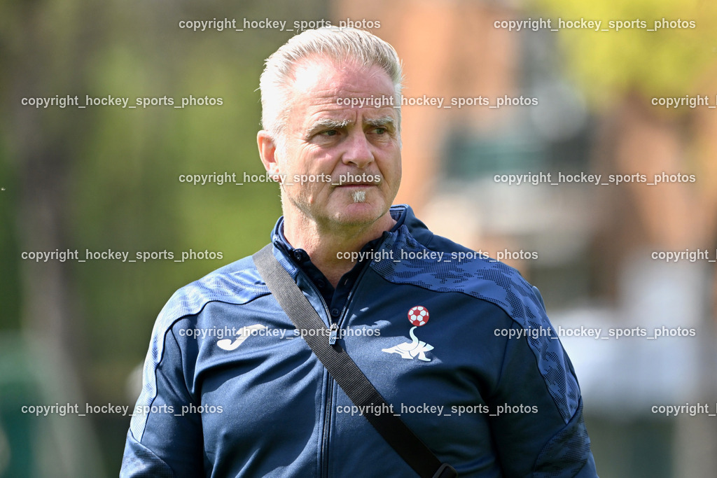 Donau Klagenfurt vs. SAK | Tormann Trainer SAK Johann Smrecnik, SV Donau Klagenfurt vs. SAK, SV Donau Klagenfurt vs. SAK am 11.04.2026 in Klagenfurt (Sportplat Donau ), Austria, (Photo by Bernd Stefan)
