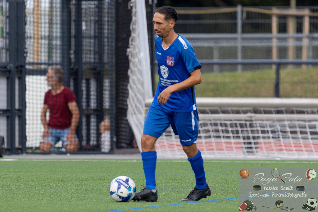Testspiel: Spvgg. 03 Fechenheim - Türk Gücü Friedberg, 13.07.2024 | Kamil Yikilmaz (Türk Gücü Friedberg #7) mit Ball, Freisteller, Portrait / Porträt, Spvgg. 03 Fechenheim - Türk Gücü Friedberg, Frankfurt am Main, Sportanlage Birsteiner Straße, 13.7.2024 - Realisiert mit Pictrs.com