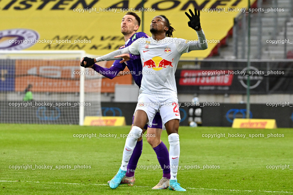 Austria Klagenfurt vs. FC Red Bull Salzburg | #29 Daouda Guindo FC Red Bull Salzburg, #23 Max Besuschkow Austria Klagenfurt, Austria Klagenfurt vs. FC Red Bull Salzburg, Austria Klagenfurt vs. FC Red Bull Salzburg am 24.04.2024 in Klagenfurt (Wörthersee Stadion ), Austria, (Photo by Bernd Stefan)