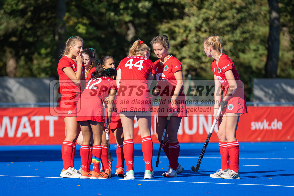 HK_20221009_100652 | 2. Bundesliga Damen Crefelder HTC - Hannover 78 am 9.10.2022 Crefelder HTC, Krefeld , Küskes Anna ( Crefelder HTC #44 ) , Stephanie Panuschka ( Crefelder HTC #12 )